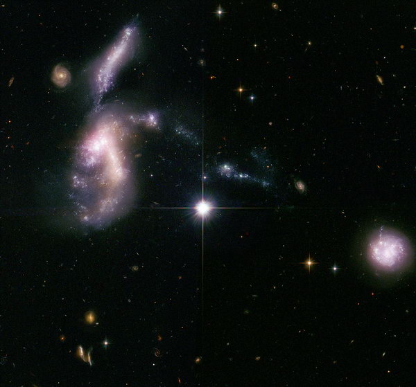 Сталкивающиеся (сливающиеся) галактики